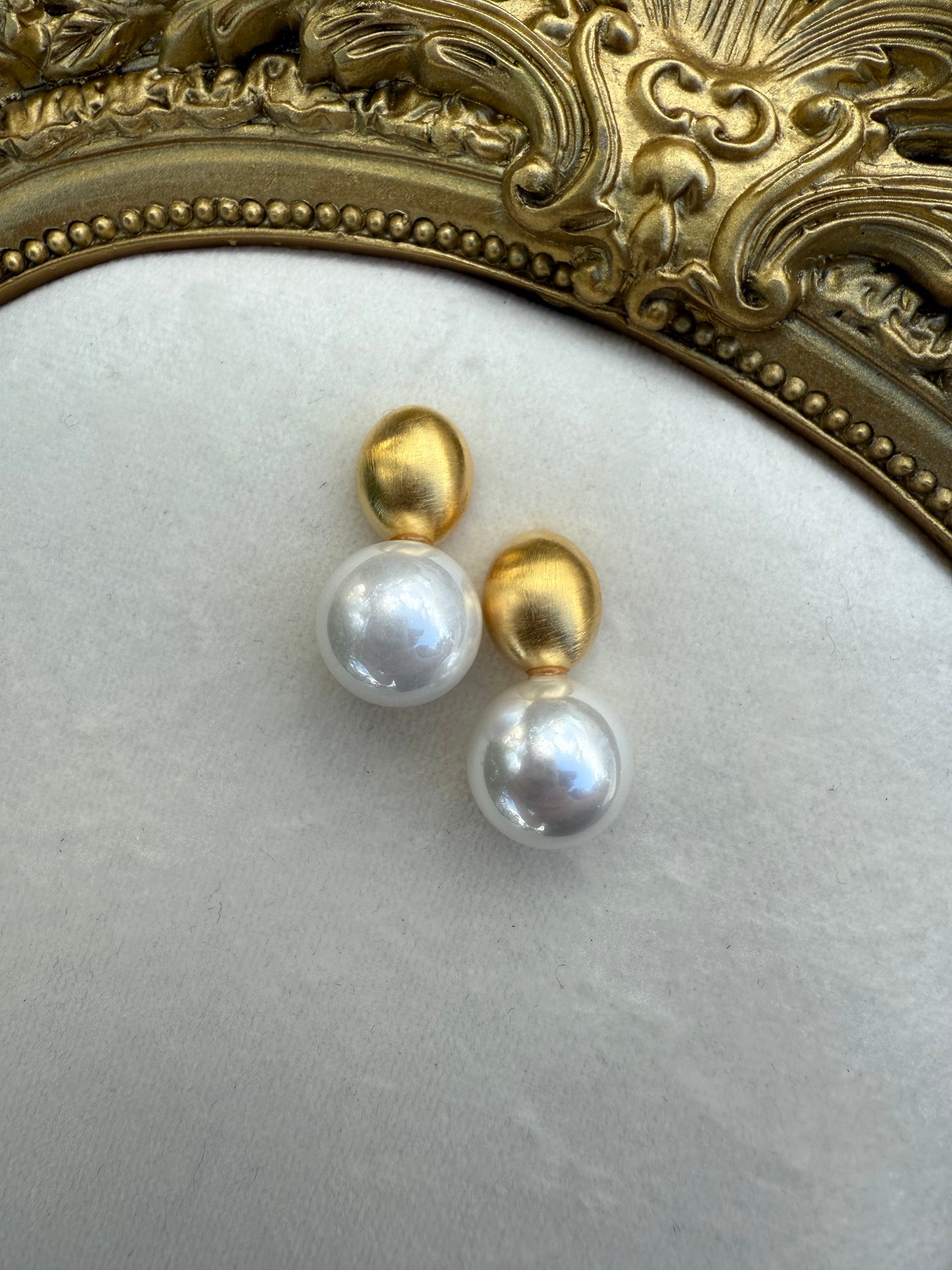 Single Pearl Studs