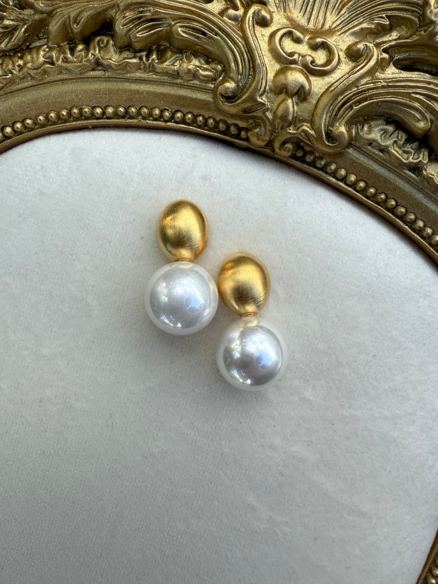 Single Pearl Studs